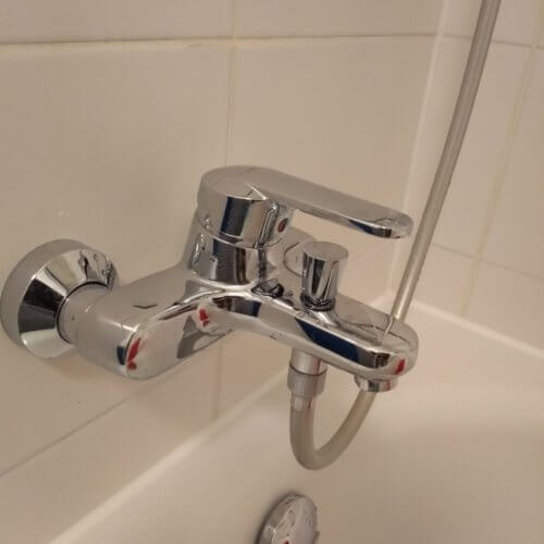 Reparatur eines kaputten Schlauchs vom Installateur in München