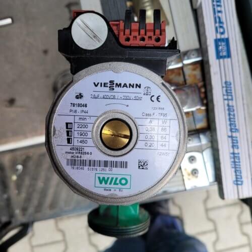 Reparatur eines kaputten Schlauchs vom Installateur in München