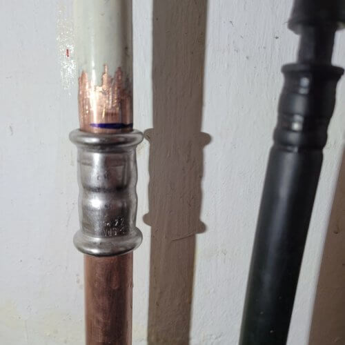 Randloses Hygienebeschichtetes WC mit Softcover Deckel